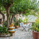Toulas House Divaráta